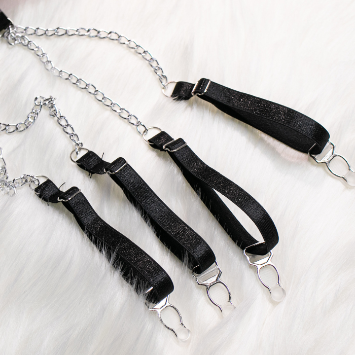 Эротическое белье с красивым узором и юбкой-поясом